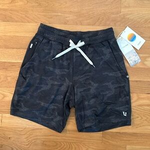 NEW Vuori Men’s Ponto Short in Black Camo - Size XS